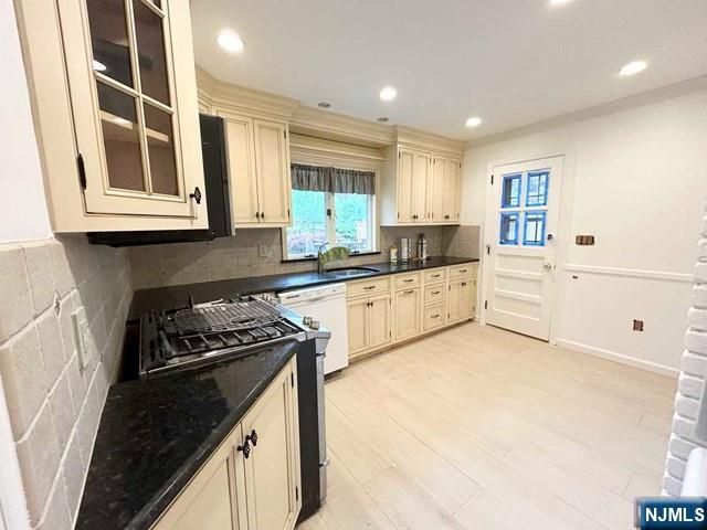 71 Day Avenue, Tenafly, NJ 07670
