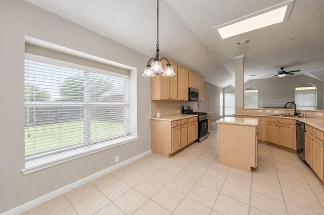 9010 Sunrise Trail, Pearland, TX 77584