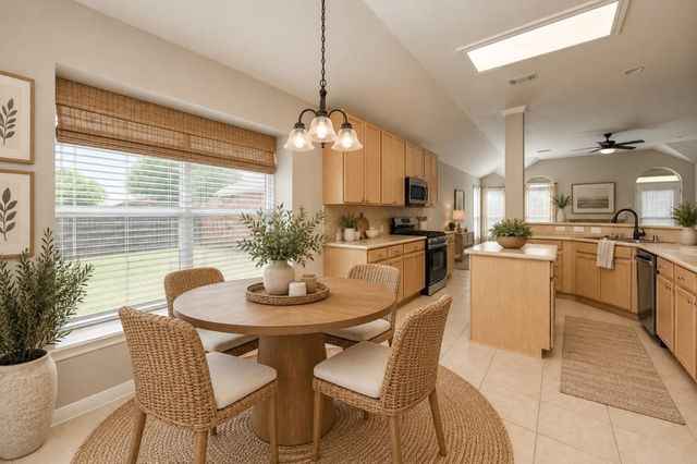 9010 Sunrise Trail, Pearland, TX 77584