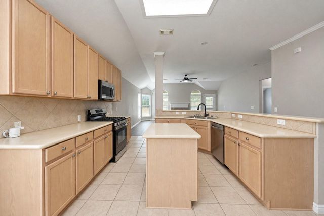 9010 Sunrise Trail, Pearland, TX 77584