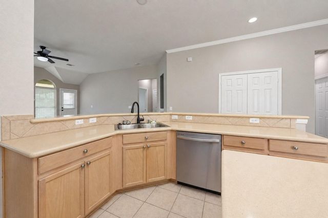 9010 Sunrise Trail, Pearland, TX 77584