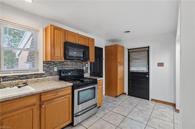138 Banneker DR, Williamsburg, VA 23185