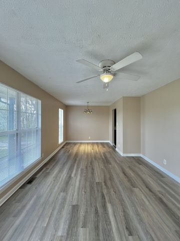417 Pacific Ave, Oak Grove, KY 42262