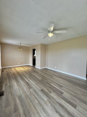 417 Pacific Ave, Oak Grove, KY 42262