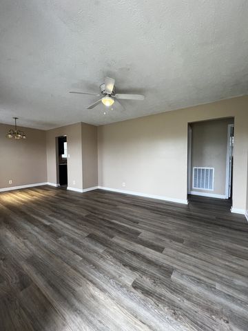 417 Pacific Ave, Oak Grove, KY 42262