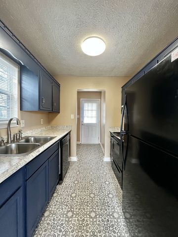 417 Pacific Ave, Oak Grove, KY 42262