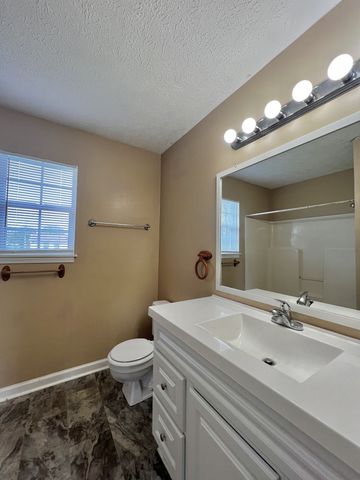 417 Pacific Ave, Oak Grove, KY 42262