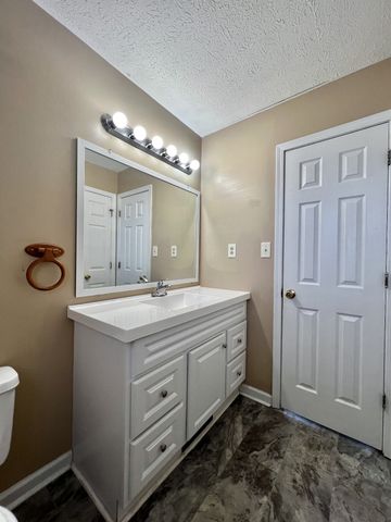 417 Pacific Ave, Oak Grove, KY 42262