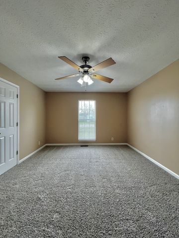 417 Pacific Ave, Oak Grove, KY 42262