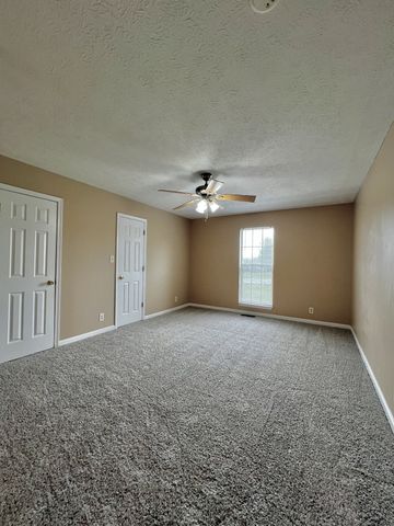 417 Pacific Ave, Oak Grove, KY 42262