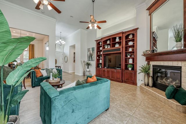 5651 N Caspian Avenue, Fresno, CA 93723