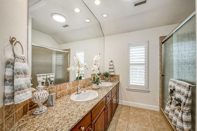 5651 N Caspian Avenue, Fresno, CA 93723
