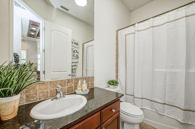 5651 N Caspian Avenue, Fresno, CA 93723