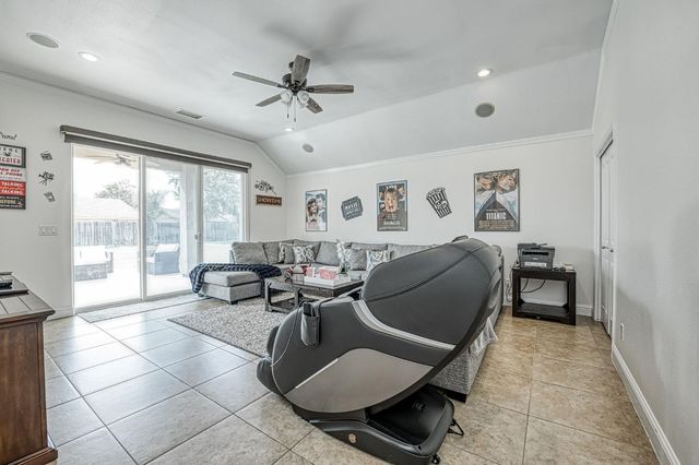 5651 N Caspian Avenue, Fresno, CA 93723