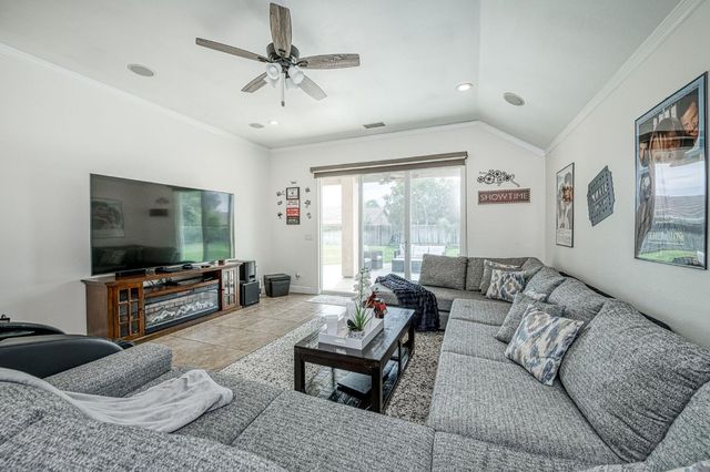 5651 N Caspian Avenue, Fresno, CA 93723
