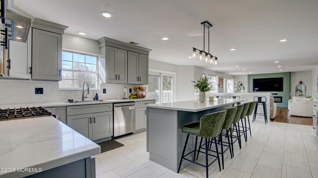 53 Crater Lake Road, Howell, NJ 07731