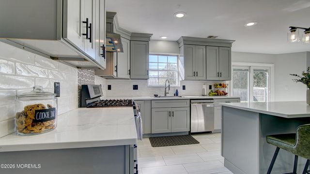 53 Crater Lake Road, Howell, NJ 07731