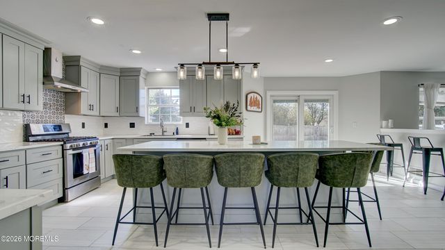 53 Crater Lake Road, Howell, NJ 07731