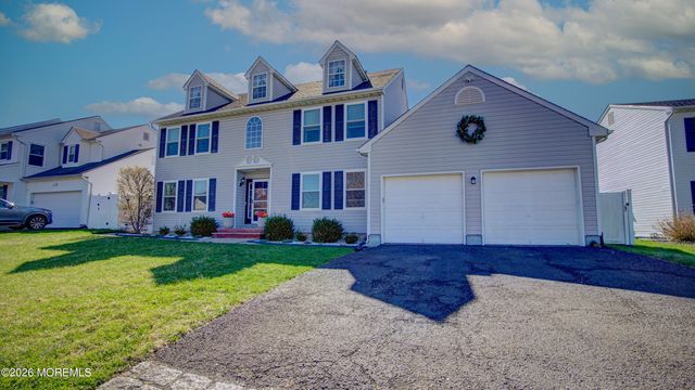 53 Crater Lake Road, Howell, NJ 07731