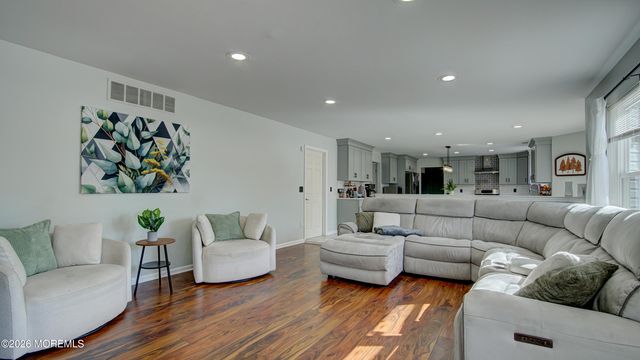 53 Crater Lake Road, Howell, NJ 07731