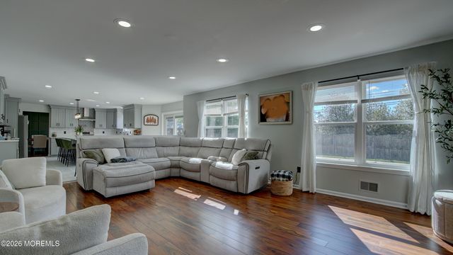 53 Crater Lake Road, Howell, NJ 07731