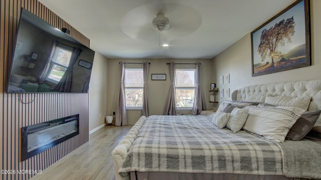 53 Crater Lake Road, Howell, NJ 07731