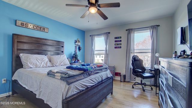 53 Crater Lake Road, Howell, NJ 07731