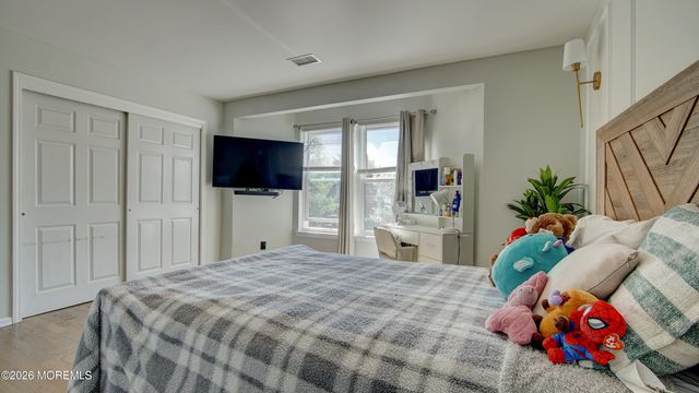 53 Crater Lake Road, Howell, NJ 07731