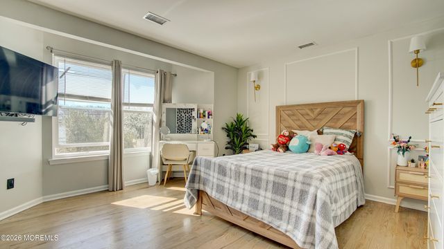 53 Crater Lake Road, Howell, NJ 07731