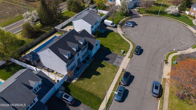 53 Crater Lake Road, Howell, NJ 07731