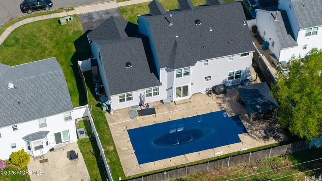 53 Crater Lake Road, Howell, NJ 07731