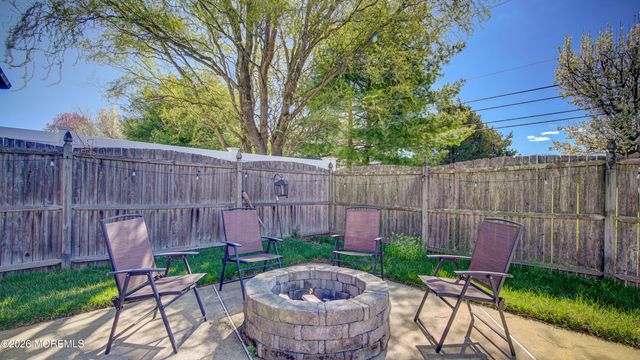 53 Crater Lake Road, Howell, NJ 07731