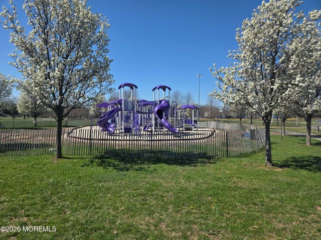 53 Crater Lake Road, Howell, NJ 07731