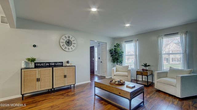 53 Crater Lake Road, Howell, NJ 07731