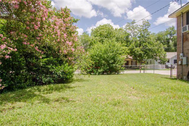 711 E Sixth Street, Brenham, TX 77833