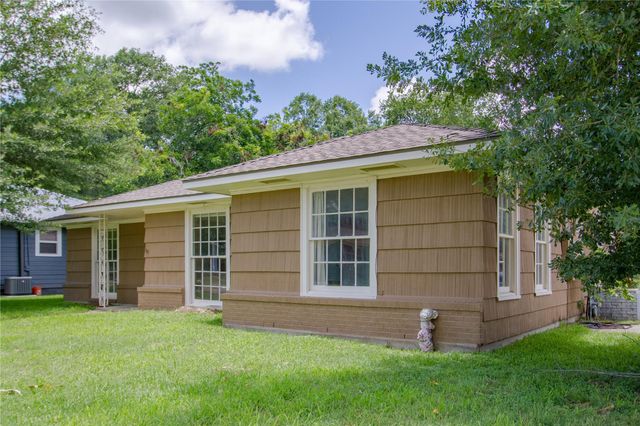 711 E Sixth Street, Brenham, TX 77833