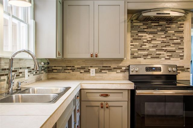 711 E Sixth Street, Brenham, TX 77833