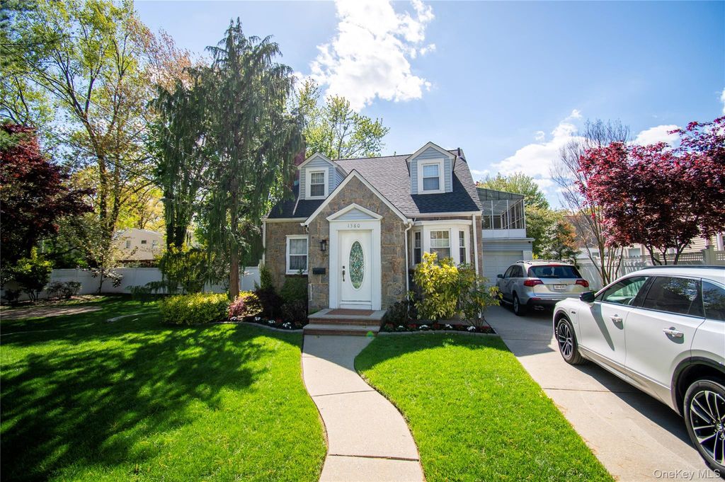 1360 Beulah Court, Baldwin, NY 11510