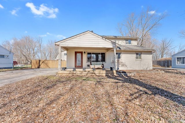 45208 Paris Drive, Belleville, MI 48111