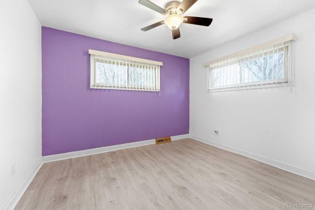 45208 Paris Drive, Belleville, MI 48111