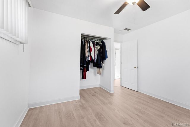 45208 Paris Drive, Belleville, MI 48111