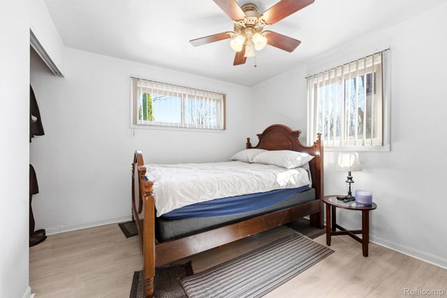 45208 Paris Drive, Belleville, MI 48111