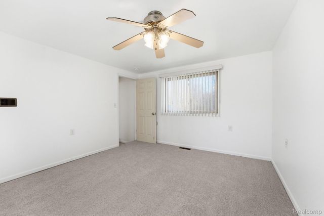 45208 Paris Drive, Belleville, MI 48111