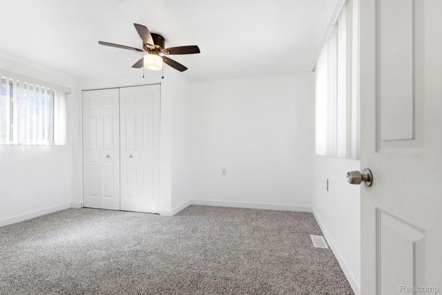 45208 Paris Drive, Belleville, MI 48111