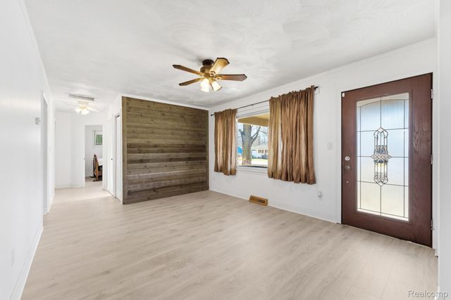 45208 Paris Drive, Belleville, MI 48111