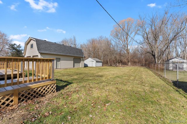 45208 Paris Drive, Belleville, MI 48111