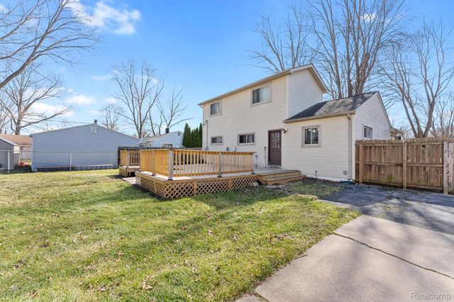 45208 Paris Drive, Belleville, MI 48111