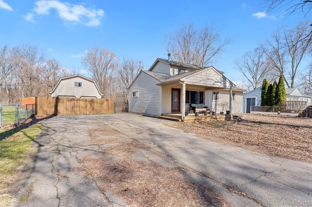 45208 Paris Drive, Belleville, MI 48111