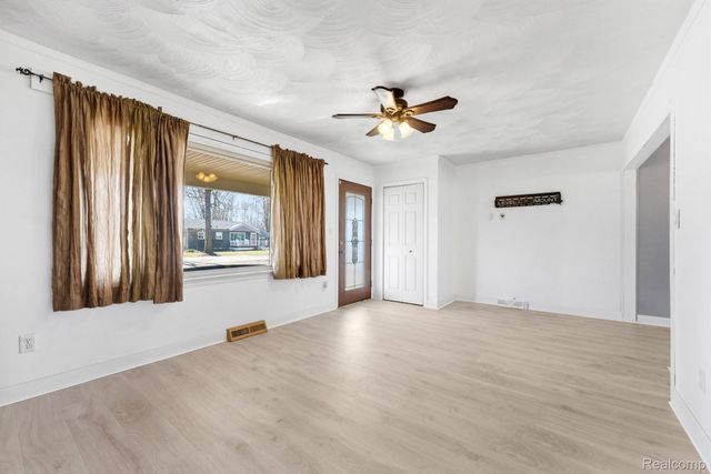 45208 Paris Drive, Belleville, MI 48111