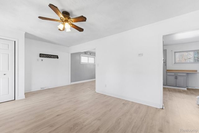 45208 Paris Drive, Belleville, MI 48111